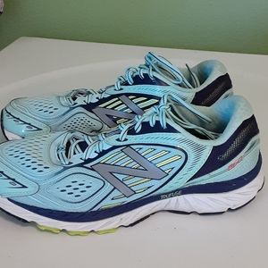 Women's New Balance 860v7